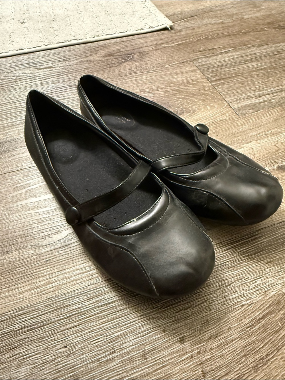 Serve safe black shoes, 6.5